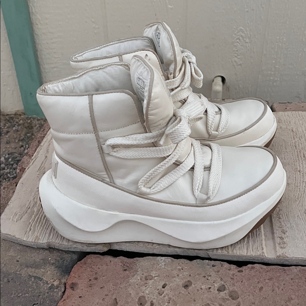 The North Face Women's Halseigh Thermoball Lace Wp Boot Size 9